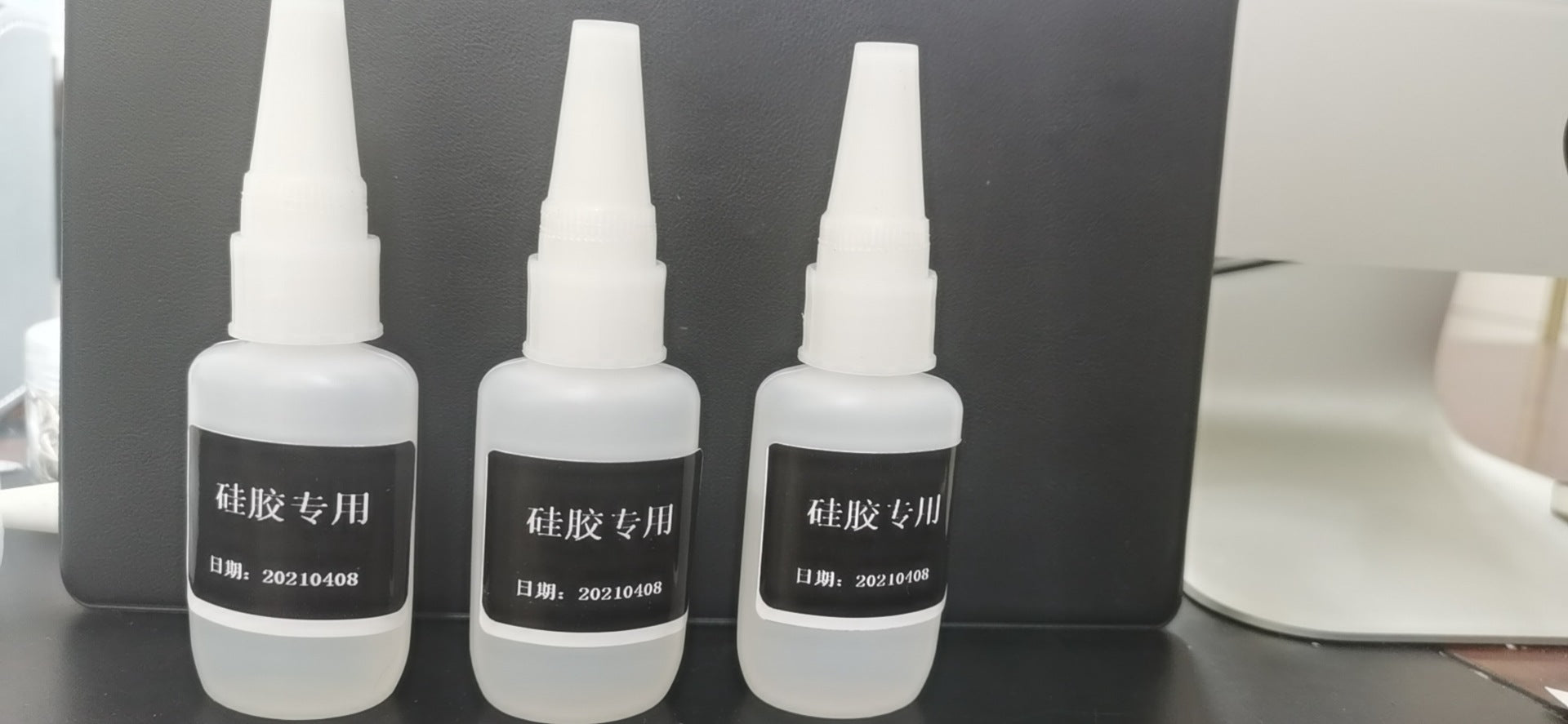 Degussa Silicone Glue Highly Flexible Silicone Glue Silicone Rubber Adhesive Thick Oil-based Glue 20g/bottle