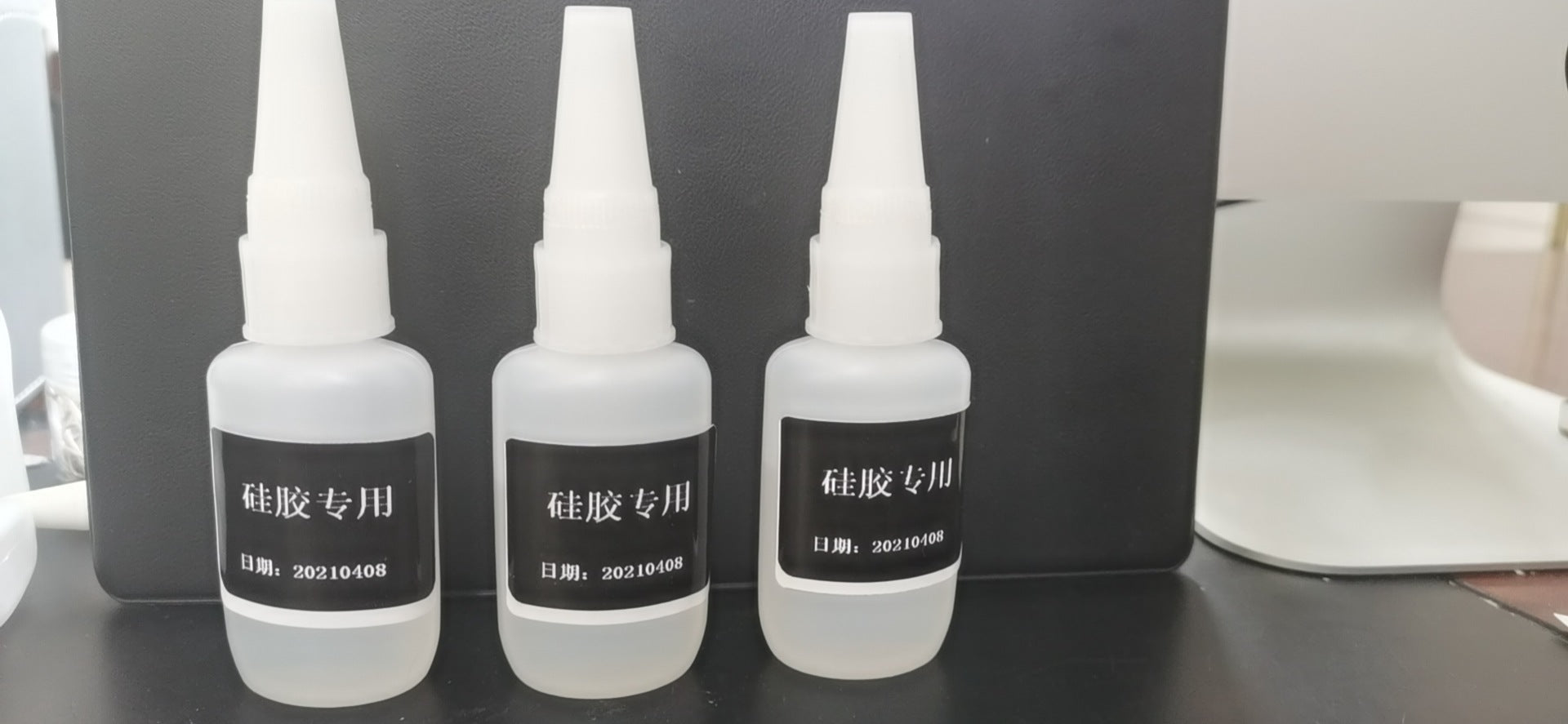 Degussa Silicone Glue Highly Flexible Silicone Glue Silicone Rubber Adhesive Thick Oil-based Glue 20g/bottle